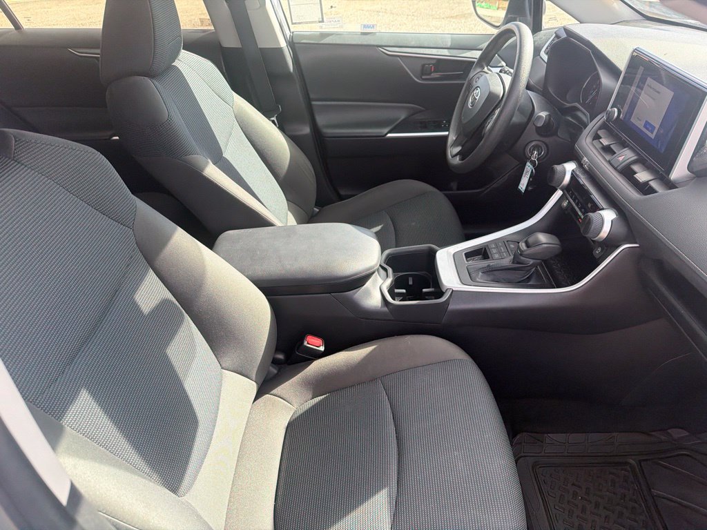 Used 2023 Toyota RAV4 LE AWD/4WD image 14