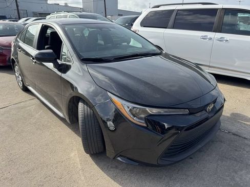 Used 2025 Toyota Corolla LE FWD image 3