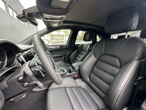 Used 2026 Porsche Macan Turbo AWD/4WD image 5