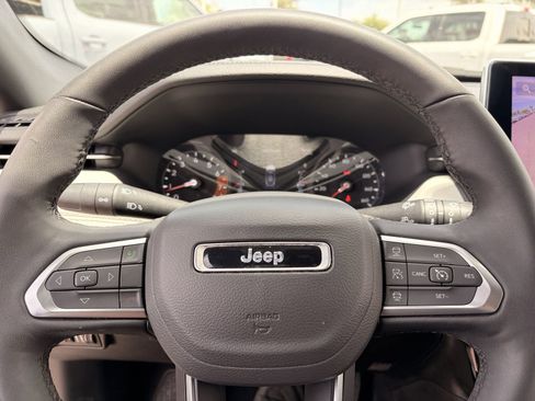Used 2025 Jeep Compass Limited AWD/4WD image 28