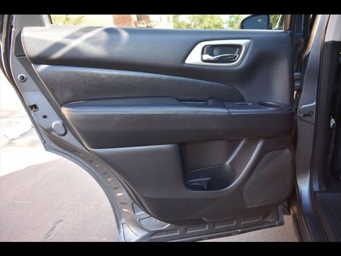Used 2015 Nissan Pathfinder Platinum AWD/4WD image 24