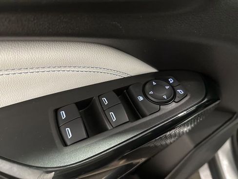 Used 2025 Chevrolet Trax LT w/ LT Convenience Package image 10