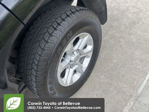 Used 2016 Toyota 4Runner SR5 AWD/4WD image 34