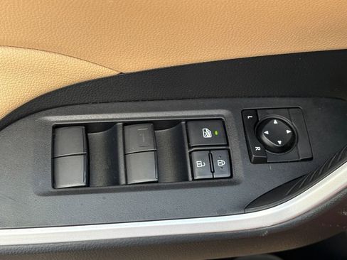 Used 2023 Toyota RAV4 LE AWD/4WD image 13