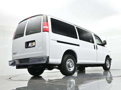 Used 2018 Chevrolet Express 3500 LT w/ LT Preferred Equipment Group RWD image 19