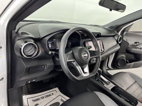 Used 2024 Nissan Kicks SR w/ SR Premium Package FWD image 16