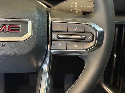 Used 2026 GMC Acadia Elevation w/ Elevation Premium Package AWD/4WD image 12