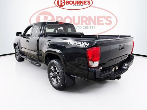 Used 2016 Toyota Tacoma TRD Sport image 8