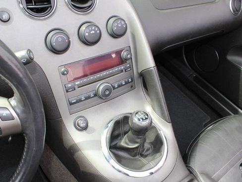 Used 2006 Pontiac Solstice Convertible w/ Premium Package image 19