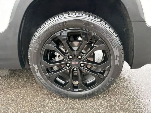 Used 2022 GMC Terrain SLE w/ Driver Convenience Package FWD image 25