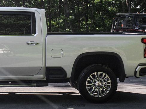Used 2022 Chevrolet Silverado 3500 High Country w/ Technology Package AWD/4WD image 3