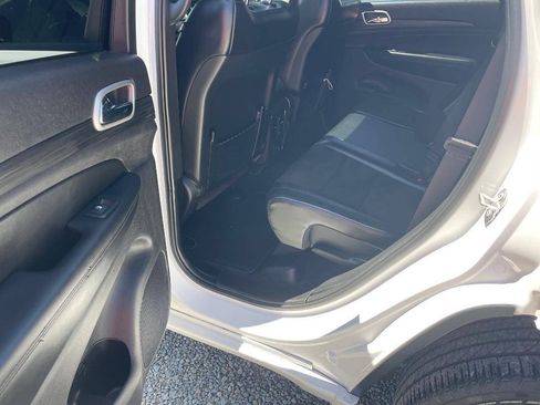 Used 2019 Jeep Grand Cherokee Altitude AWD/4WD image 11