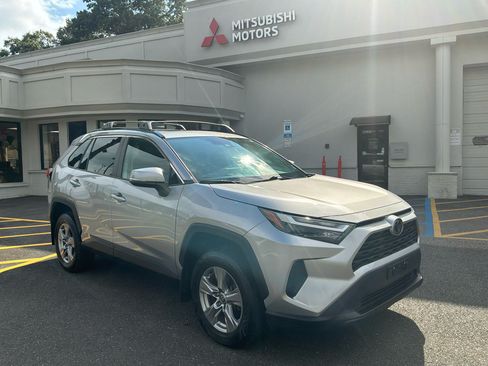 Used 2022 Toyota RAV4 XLE w/ Convenience Package AWD/4WD image 4