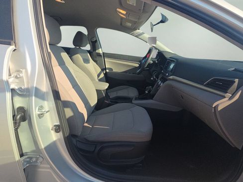 Used 2019 Hyundai Elantra SE FWD image 13
