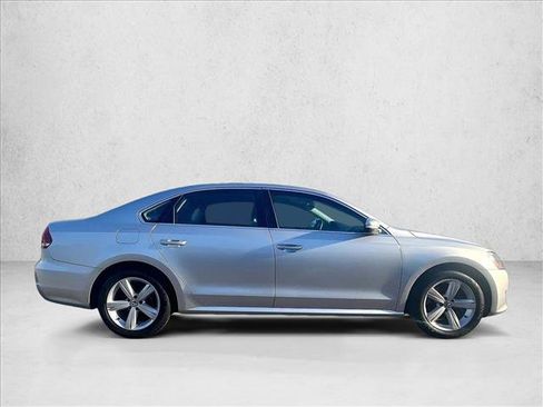 Used 2015 Volkswagen Passat 1.8T Limited Edition FWD image 5