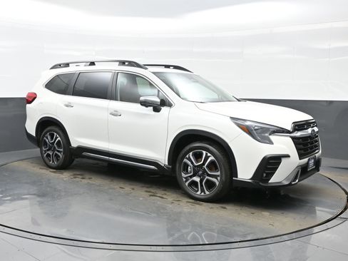 Used 2023 Subaru Ascent Touring image 8