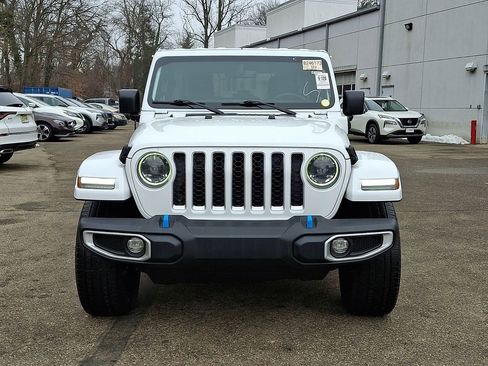 Used 2023 Jeep Wrangler Unlimited Sahara AWD/4WD image 3
