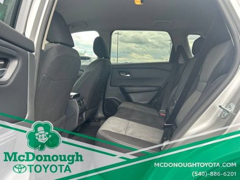 Used 2025 Nissan Rogue SV AWD/4WD image 8