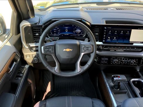 Used 2023 Chevrolet Silverado 1500 High Country w/ Technology Package AWD/4WD image 6