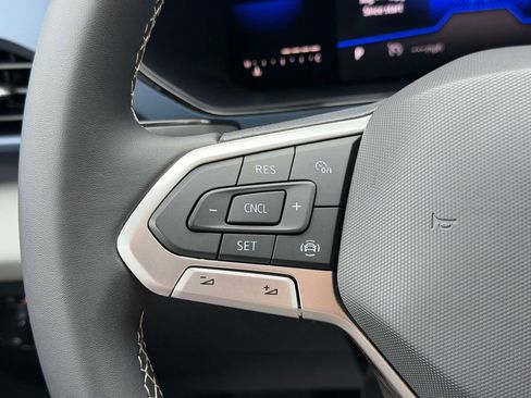 Used 2022 Volkswagen Taos SE w/ Panoramic Sunroof Package FWD image 26