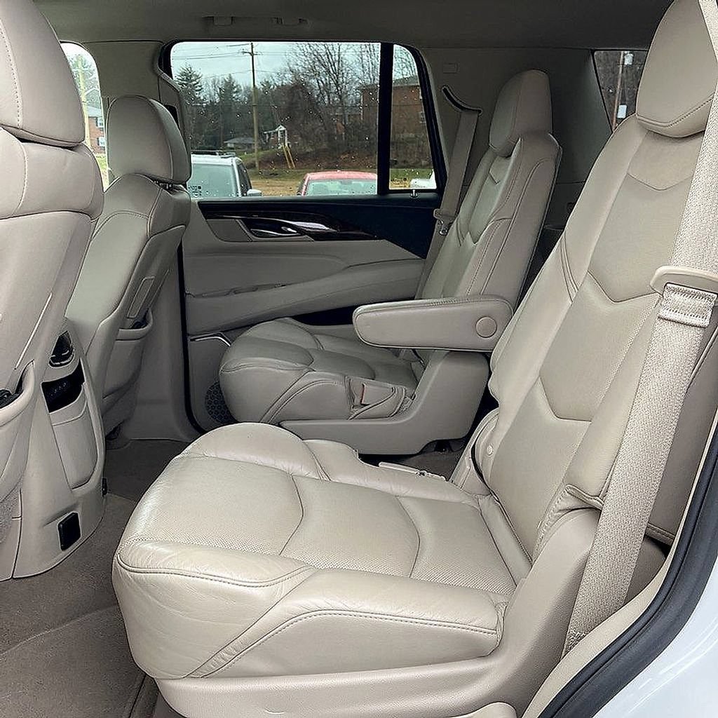 Used 2018 Cadillac Escalade Luxury AWD/4WD image 25