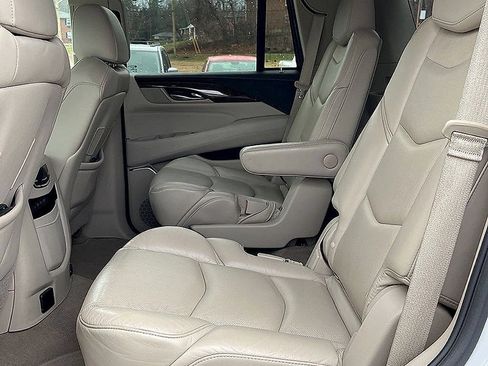 Used 2018 Cadillac Escalade Luxury AWD/4WD image 25