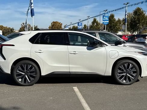 New 2026 Subaru Solterra AWD/4WD image 3