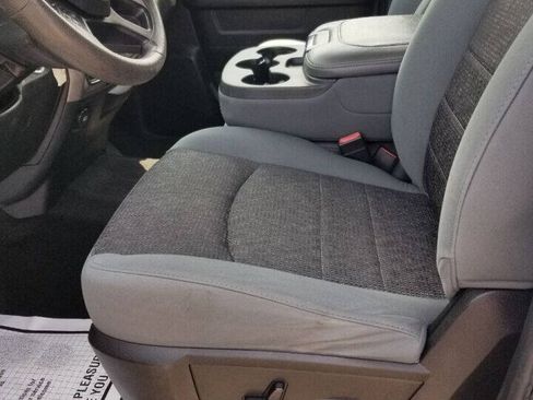 Used 2017 RAM 1500 4x4 Crew Cab image 5