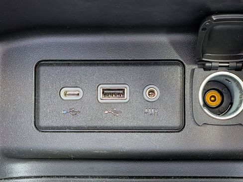 Used 2021 Chevrolet Equinox L image 21