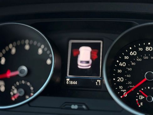 Used 2021 Volkswagen Tiguan SE w/ Panoramic Sunroof Package image 22