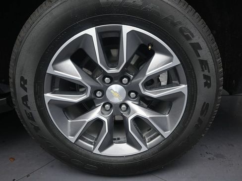 Used 2023 Chevrolet Suburban LT RWD image 10