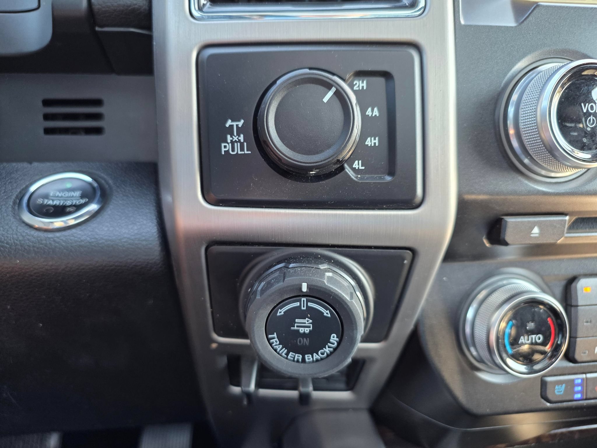 Used 2017 Ford F150 Platinum w/ Technology Package AWD/4WD image 17