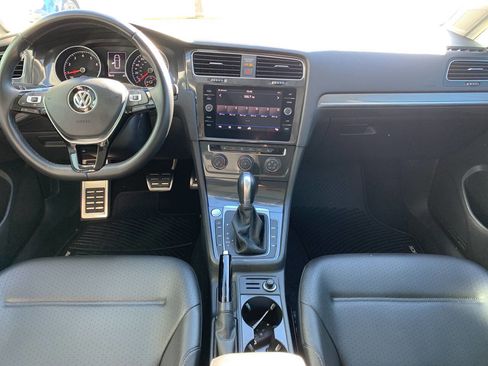 Used 2019 Volkswagen Golf Alltrack SE image 9