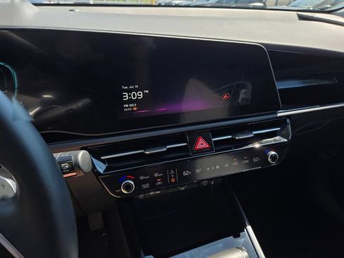 Certified 2025 Kia Niro EX FWD image 25