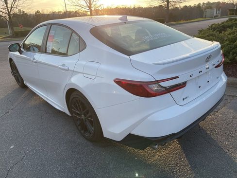 Used 2025 Toyota Camry SE w/ Convenience Package image 7