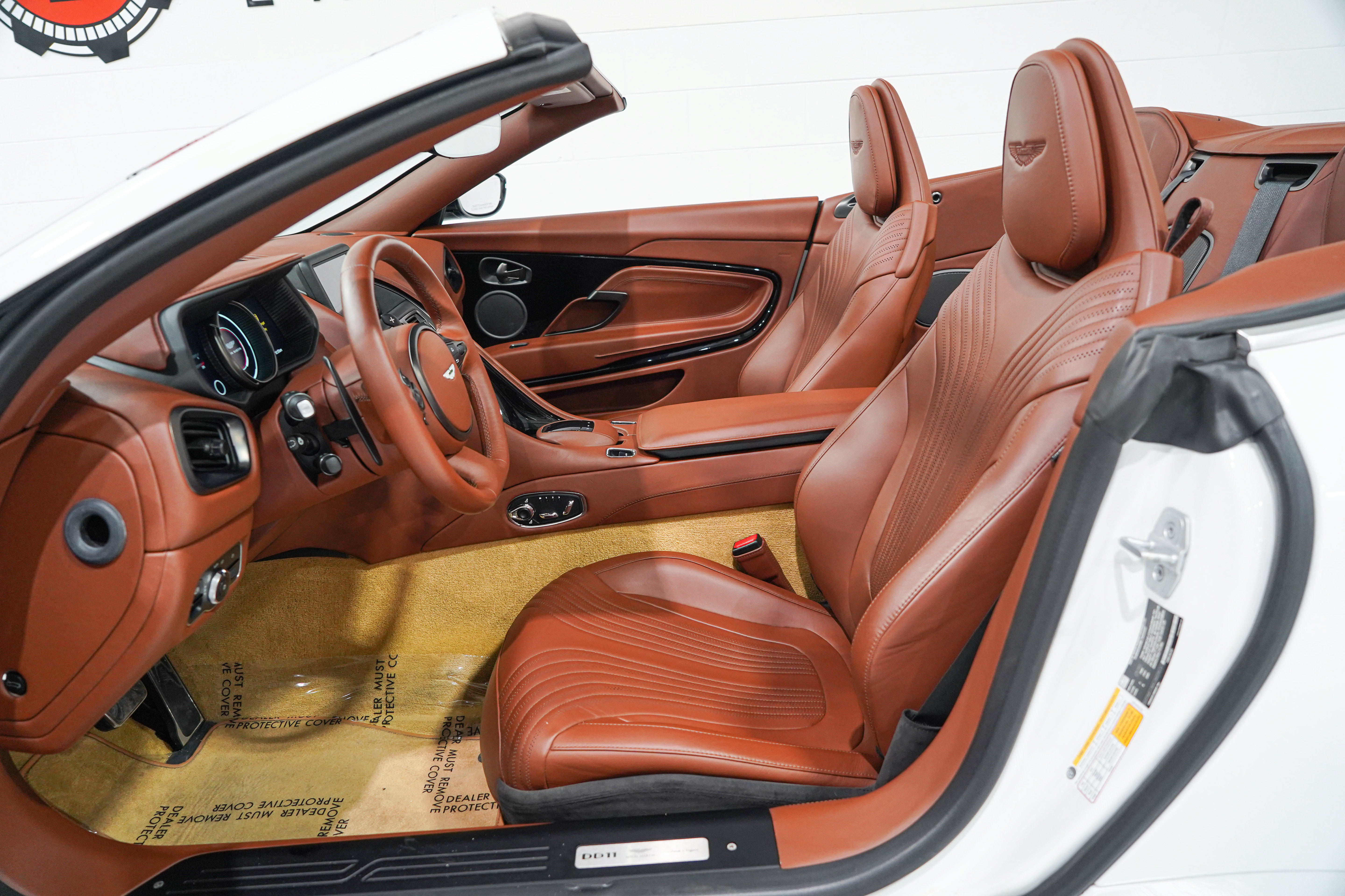 Used 2020 Aston Martin DB11 Volante RWD image 9