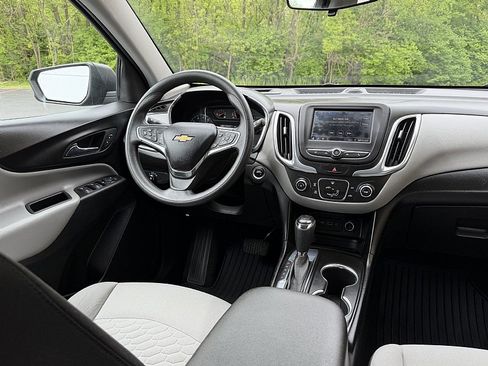 Used 2020 Chevrolet Equinox LS w/ LS Convenience Package FWD image 11