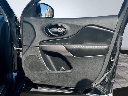 Used 2021 Jeep Cherokee Limited image 28