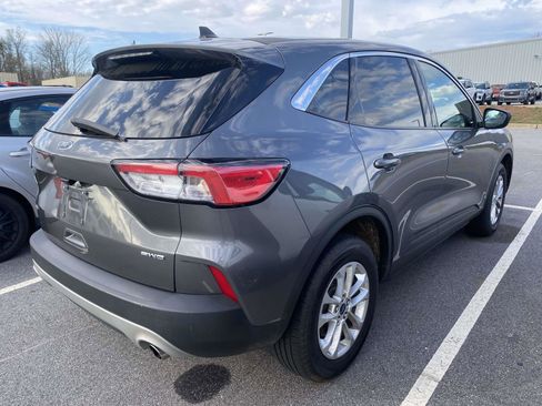 Used 2022 Ford Escape SE image 6