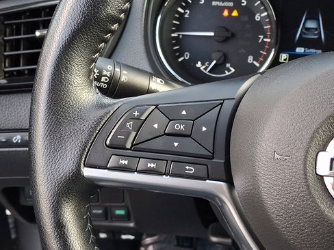 Used 2022 Nissan Rogue Sport SV AWD/4WD image 21