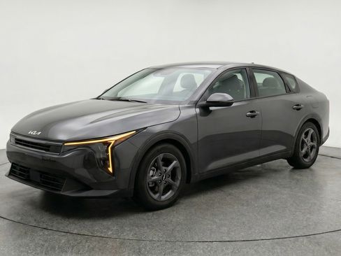 Used 2025 Kia K4 FWD image 3