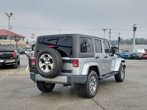 Used 2018 Jeep Wrangler Unlimited Sahara AWD/4WD image 5