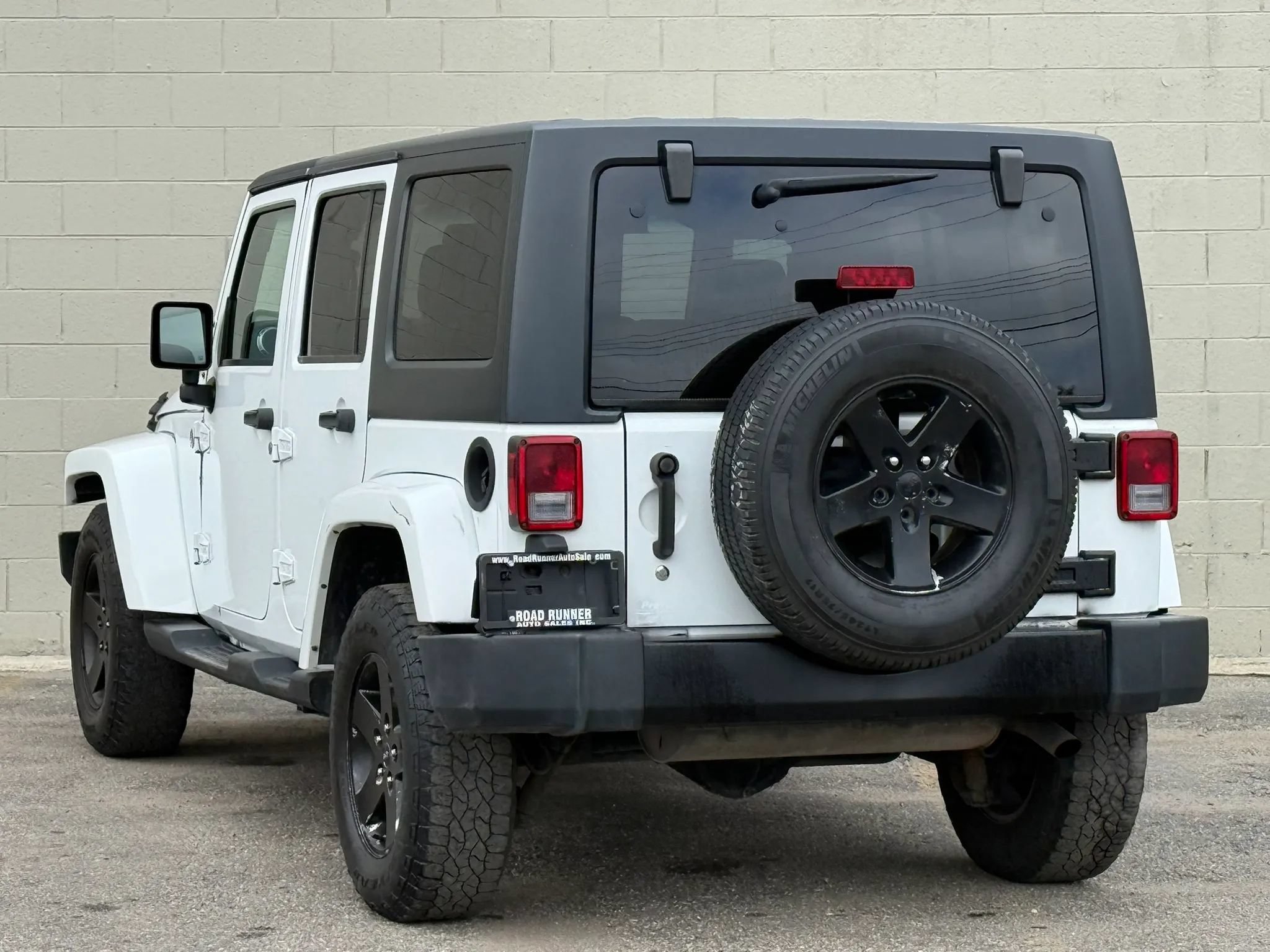 Used 2015 Jeep Wrangler Unlimited Sahara AWD/4WD image 5