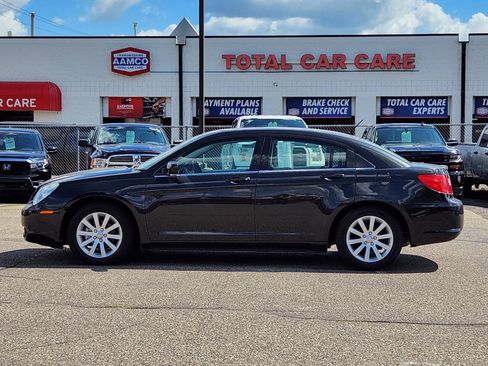 Used 2010 Chrysler Sebring Limited FWD image 3