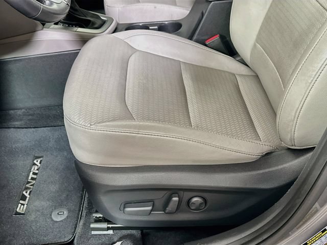 Used 2020 Hyundai Elantra Limited FWD image 24
