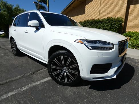 Used 2020 Volvo XC90 T6 Momentum image 5