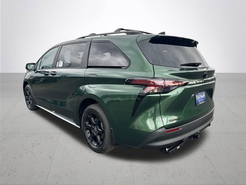 New 2026 Toyota Sienna XLE Woodland Edition image 9