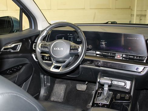 Used 2024 Kia Sportage EX AWD/4WD image 13