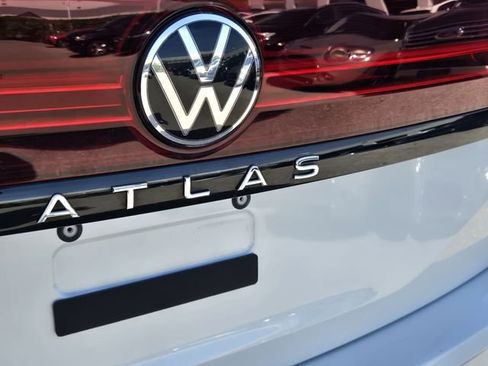 Used 2024 Volkswagen Atlas Peak Edition SEL AWD/4WD image 10