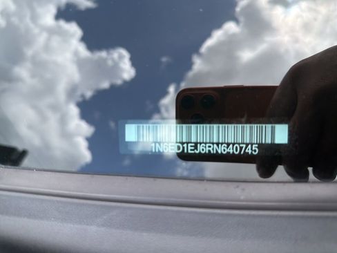 Used 2024 Nissan Frontier SV image 14